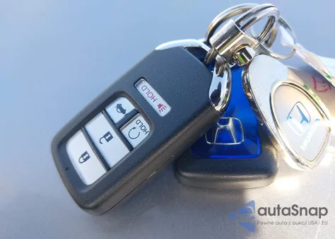 2017 Honda Accord Hybrid z USA, uszkodzony, nr VIN JHMCR6F31HC016272